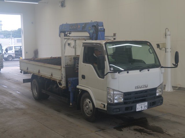 2010 Crane Truck Isuzu Elf BKG-NKR85R - Image 2