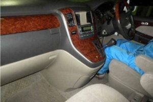 2004 Toyota Alphard MNH10W MX - Image 2