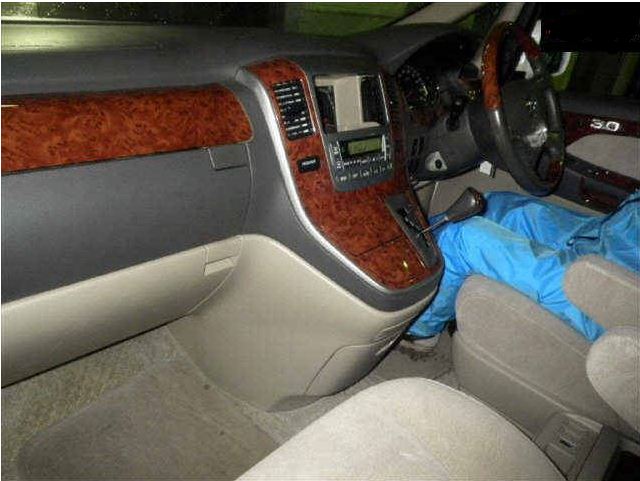 2004 Toyota Alphard MNH10W MX - Image 2