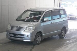 2003 Toyota Noah AZR65G X