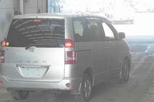 2003 Toyota Noah AZR65G X