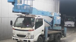 2001 Hino DUTRO Aerial Work Platform Truck XZU301E