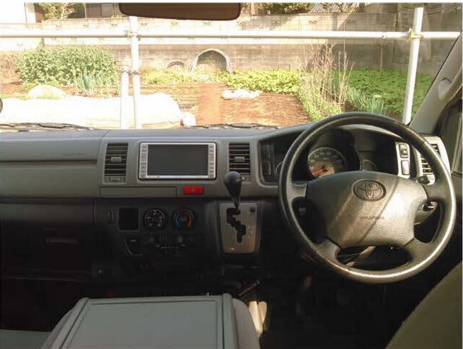 2006 Toyota Hiace van KDH200K DX 1.25 Ton - Image 6