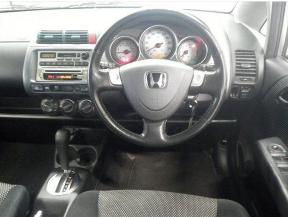 2003 Honda Fit GD4 1.5T - Image 4