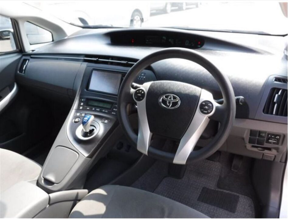 2011 Toyota Prius ZVW30 S - Image 5