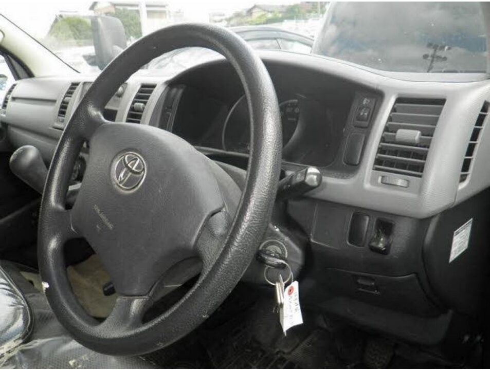 2010 Toyota Hiace Van KDH201V DX 1.25 Ton - Image 5