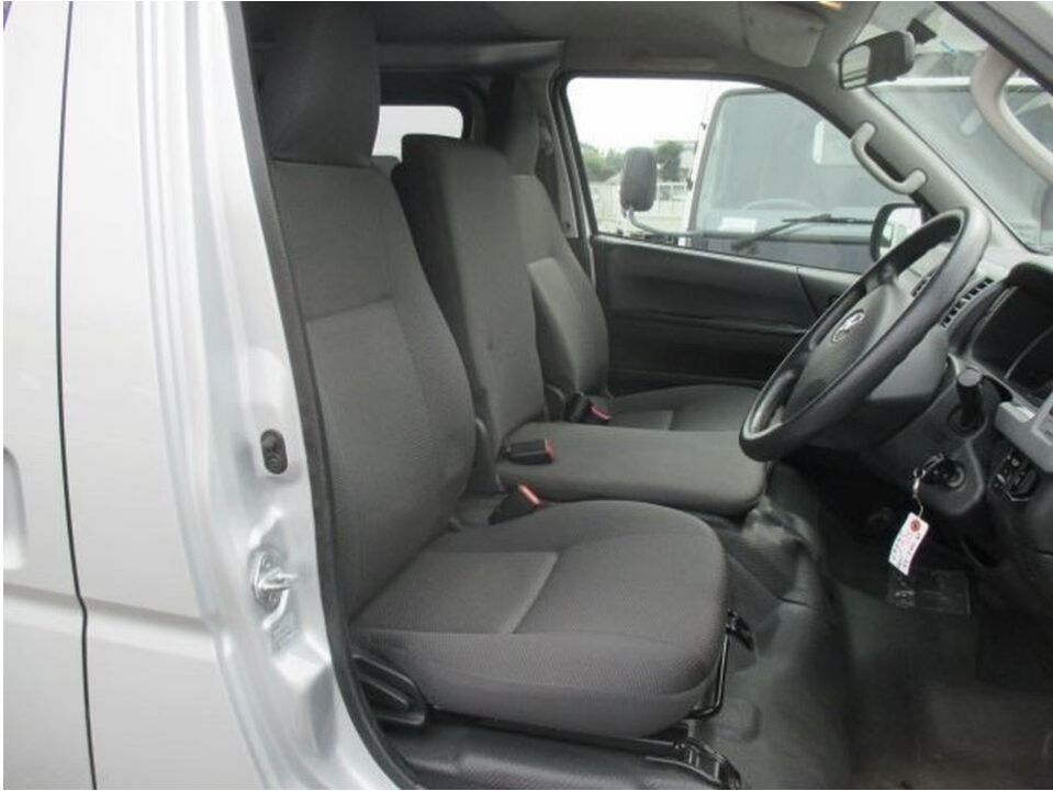 2012 Toyota Hiace Van TRH200V GL Package 1.25 Ton - Image 6