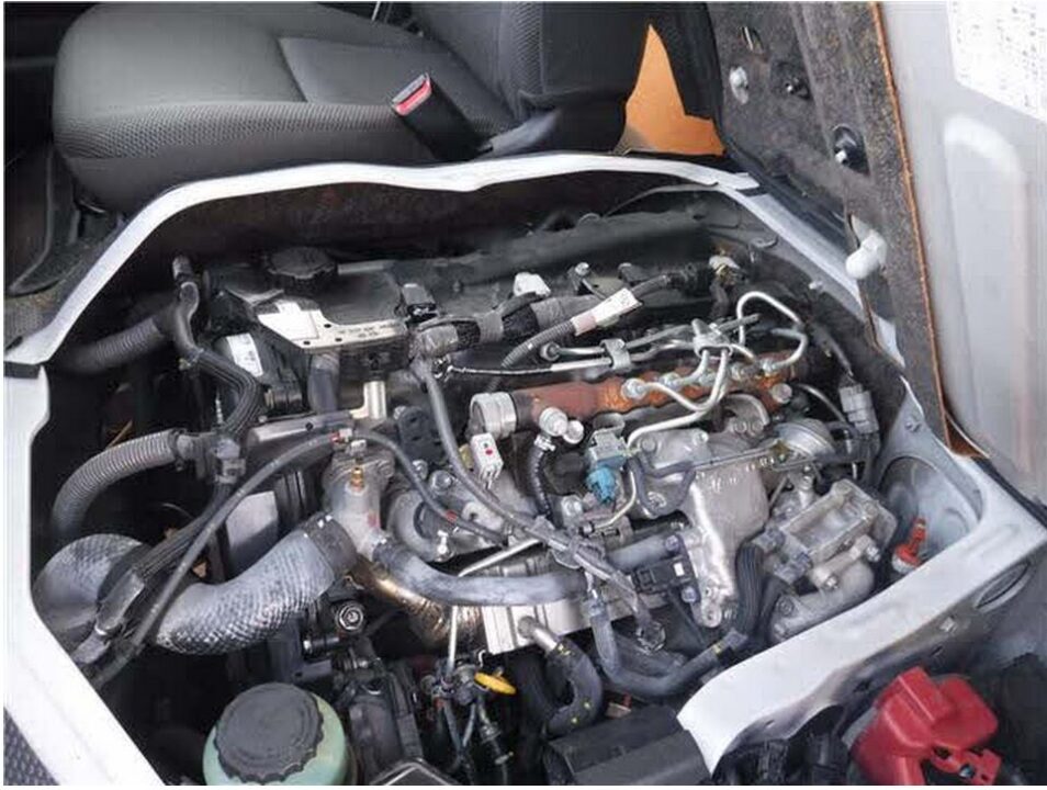 2012 Toyota Hiace Van KDH206V DX 1 Ton - Image 13