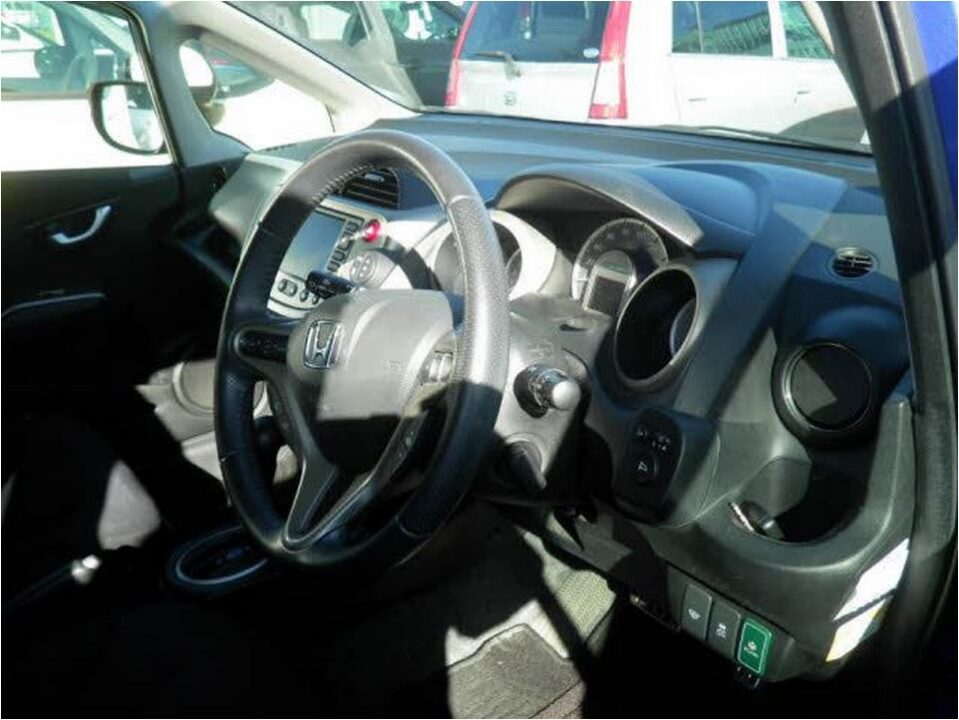 2011 Honda FIT GP1 Hybrid - Image 5