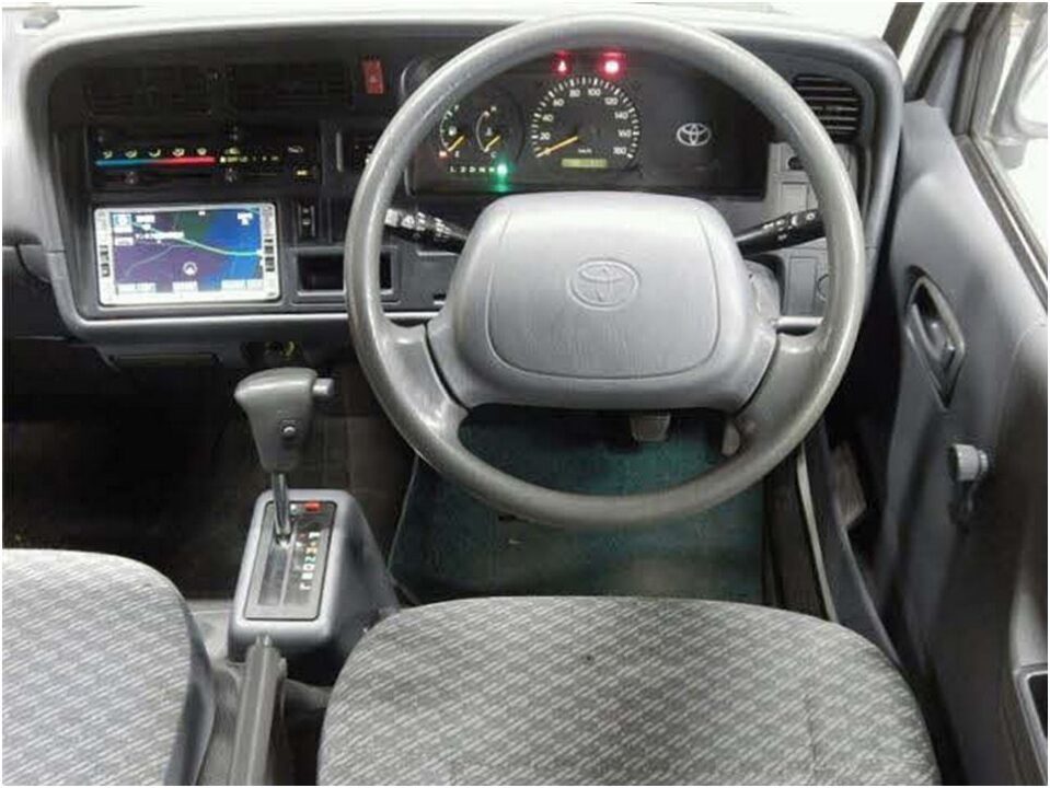 2004 Toyota Hiace Van TRH102V DX - Image 5