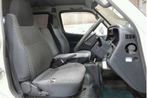 2004 Toyota Hiace Van TRH102V DX