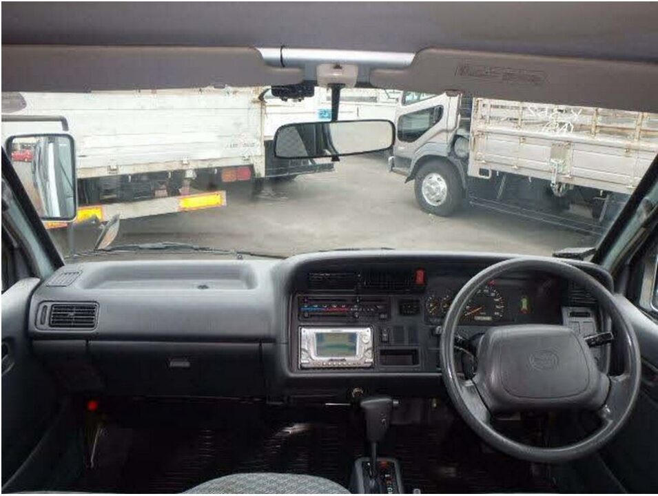 2002 Toyota Hiace Van RZH112V VDX - Image 6