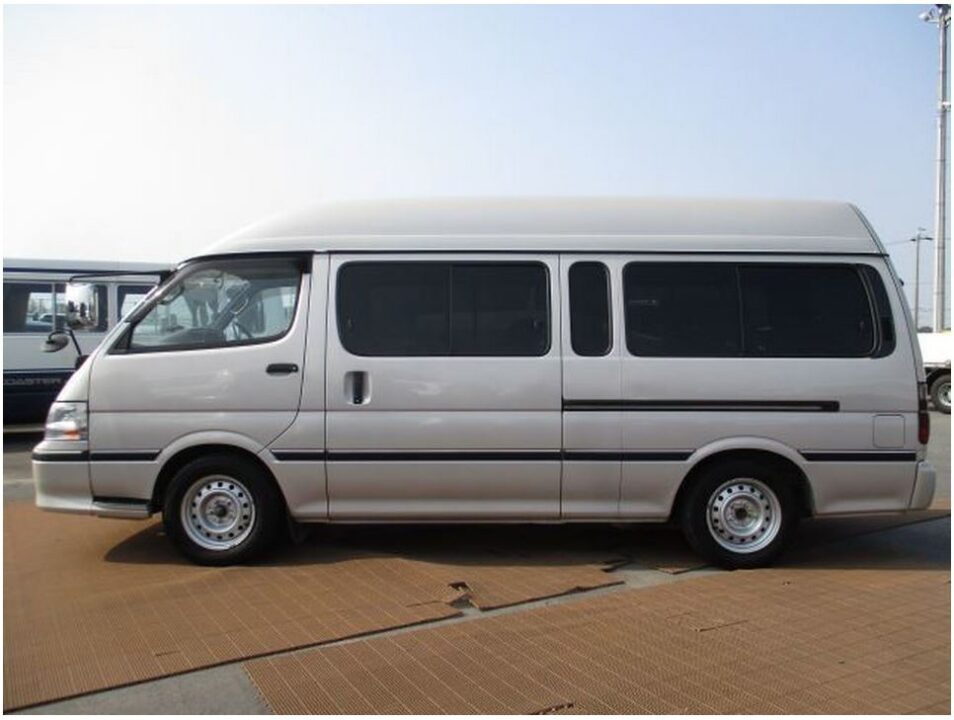 2002 Toyota Hiace van KZH132V - Image 3