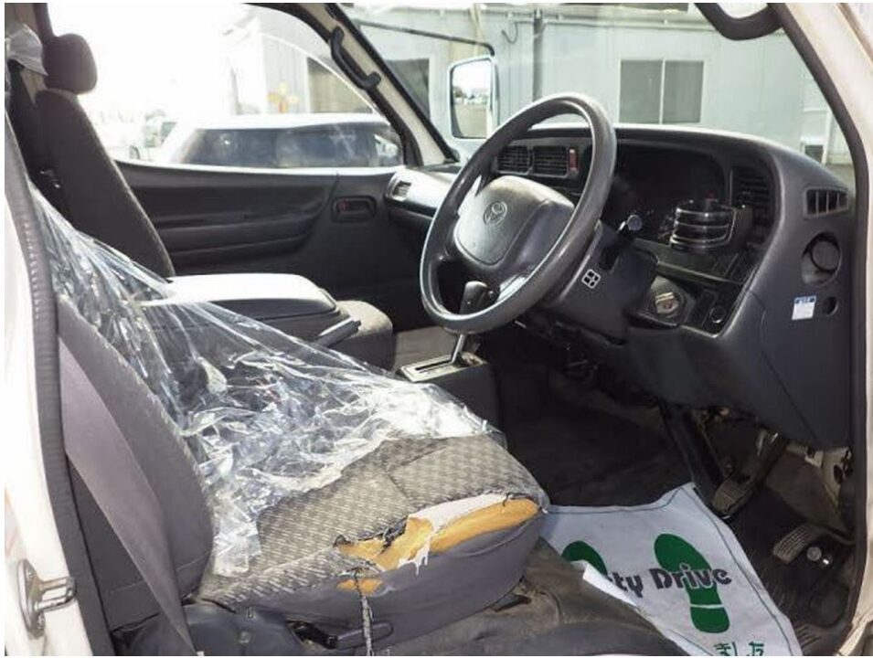 2004 Toyota Hiace Van TRH112V DX GL Package - Image 5