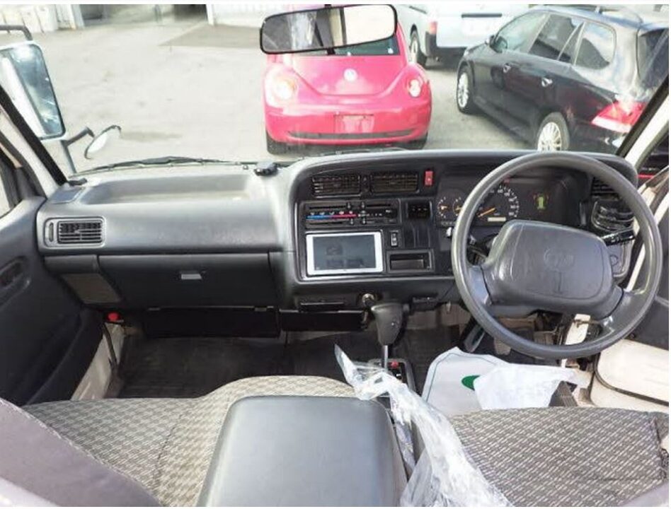 2004 Toyota Hiace Van TRH112V DX GL Package - Image 6