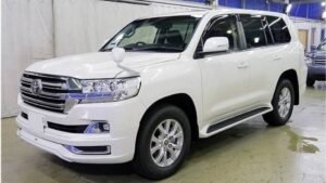 2015 Toyota Land Cruiser URJ202W AX (Almost New)