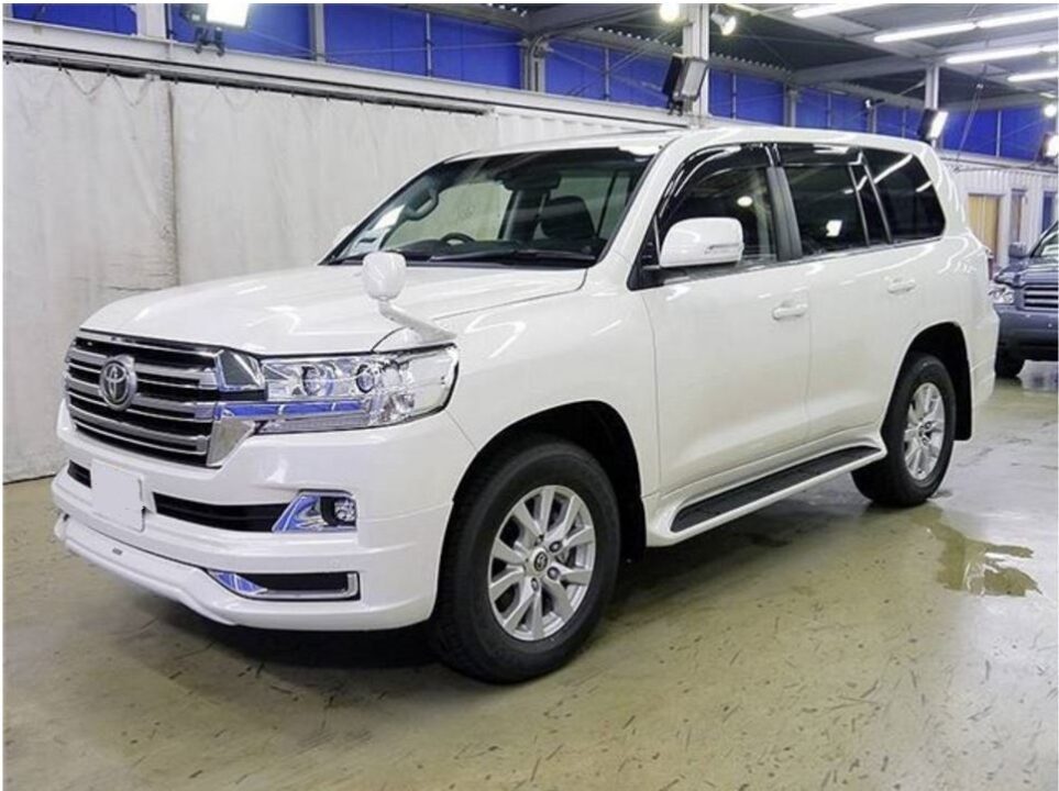 2015 Toyota Land Cruiser URJ202W AX (Almost New)