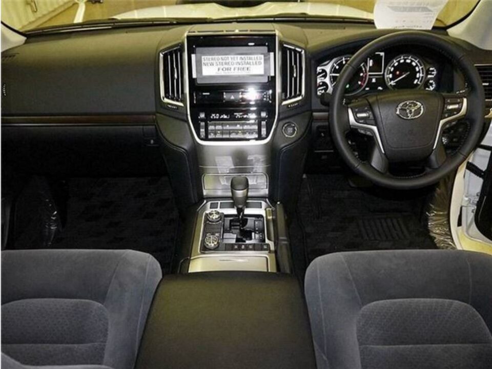 2015 Toyota Land Cruiser URJ202W AX (Almost New) - Image 5