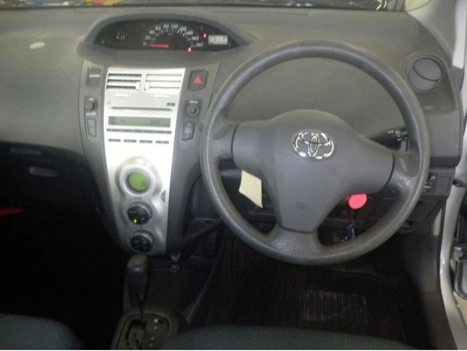 2005 Toyota VITZ KSP90 F - Image 5