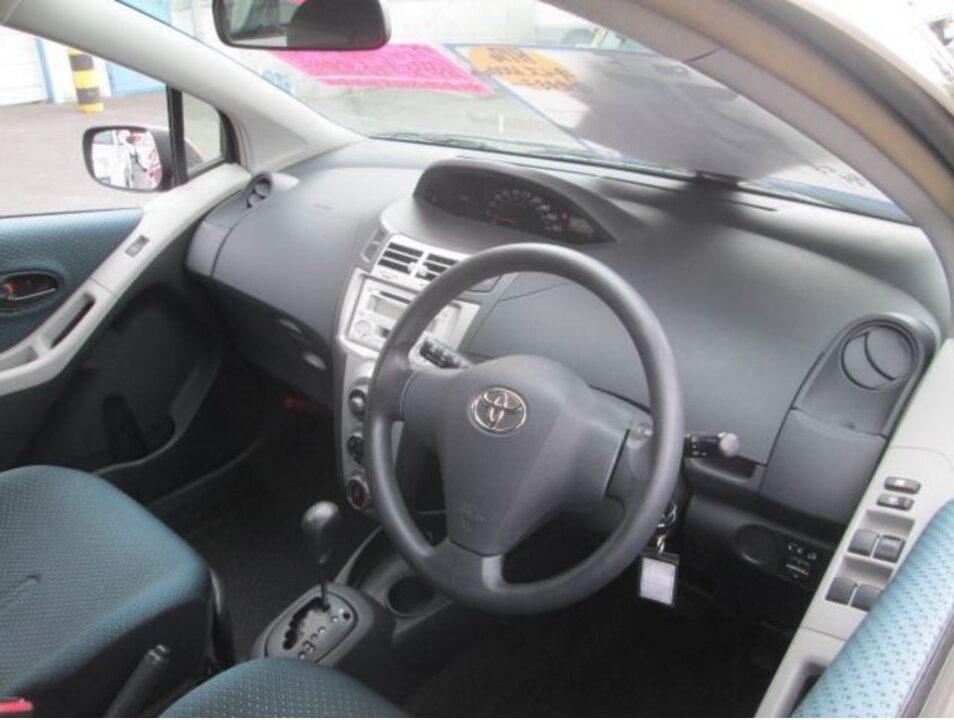 2005 Toyota VITZ KSP90 F - Image 4