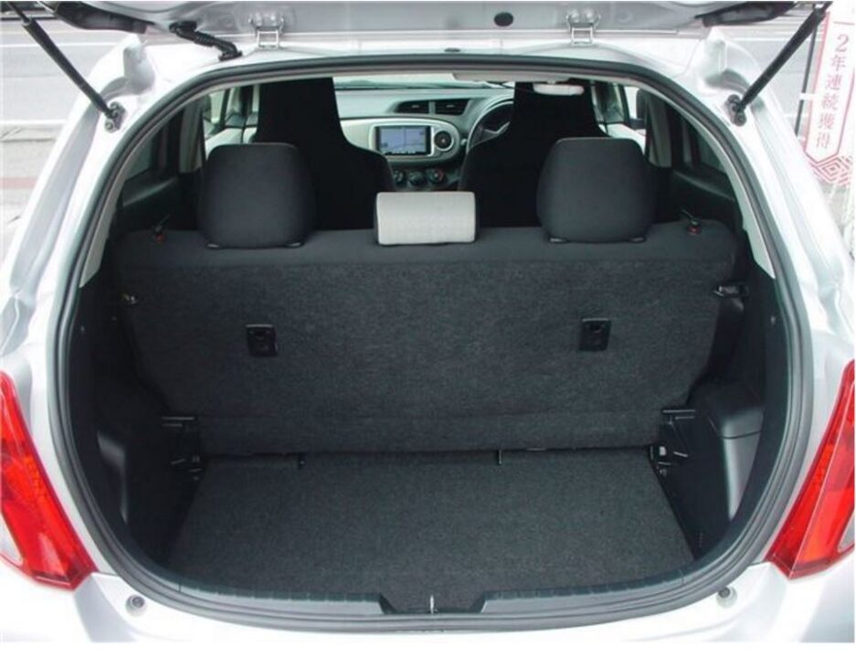 2013 Toyota Vitz KSP130 F M Package - Image 7