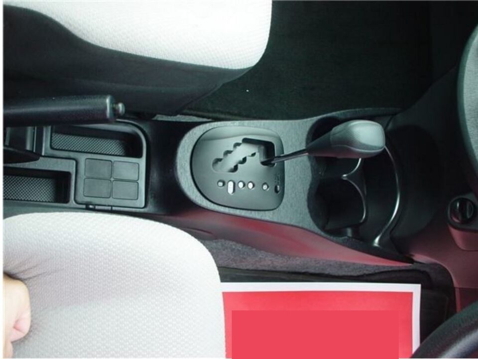 2013 Toyota Vitz KSP130 F M Package - Image 10