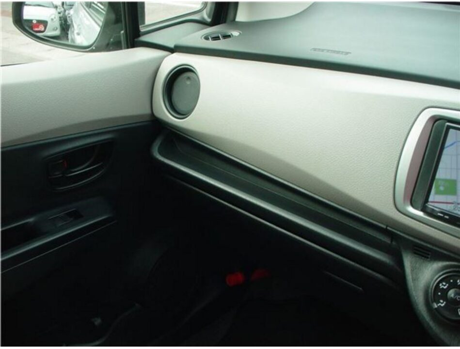 2013 Toyota Vitz KSP130 F M Package - Image 13