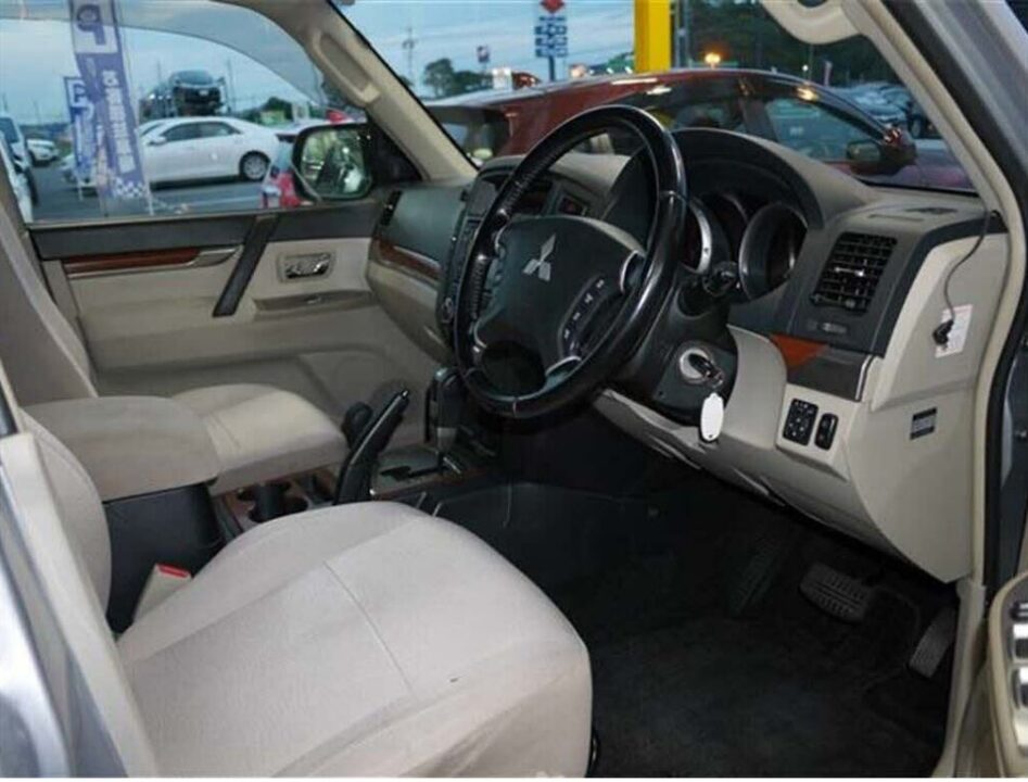 2008 Mitsubishi Pajero Exceed V93W - Image 6