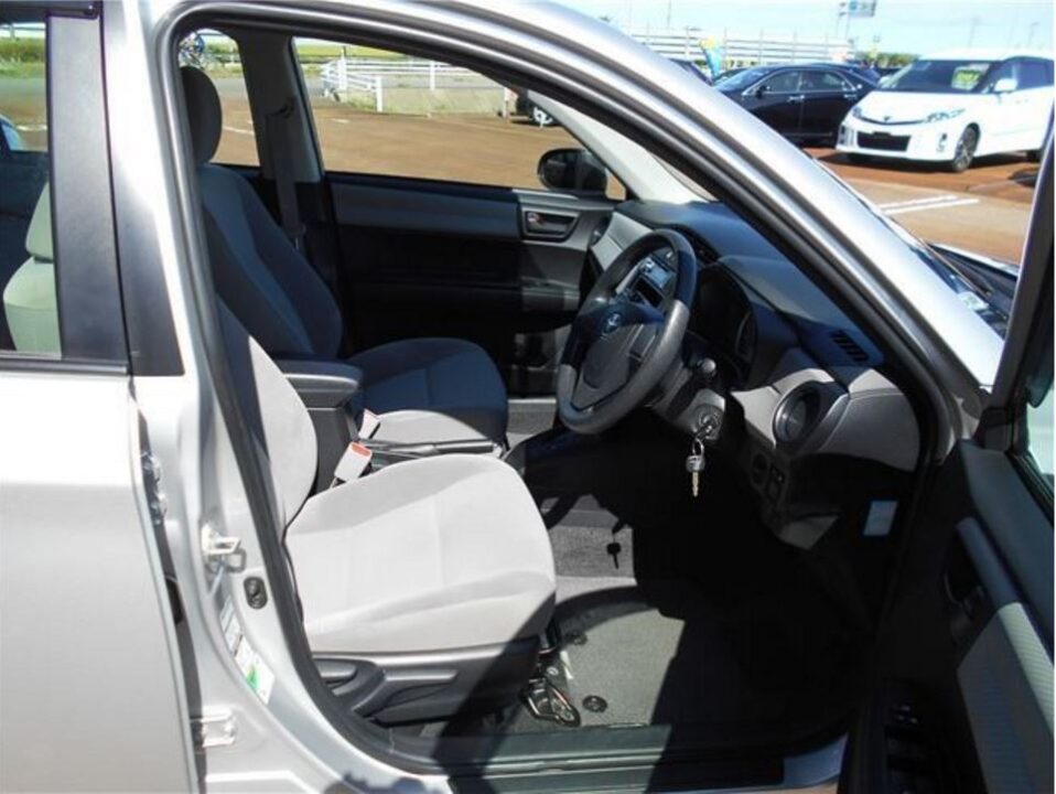 2013 Toyota Corolla Axio NZE164 1.5X - Image 6