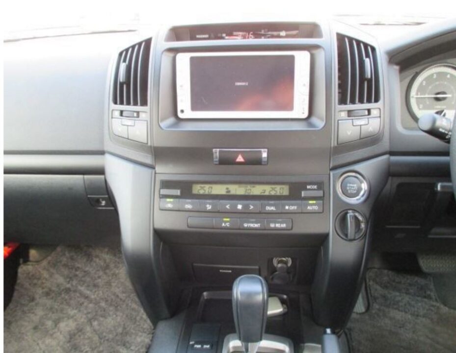 2014 Toyota Land Cruiser URJ202W GX - Image 8