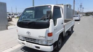 2001 Toyota Dyna flat body truck YY211 1.5 Ton