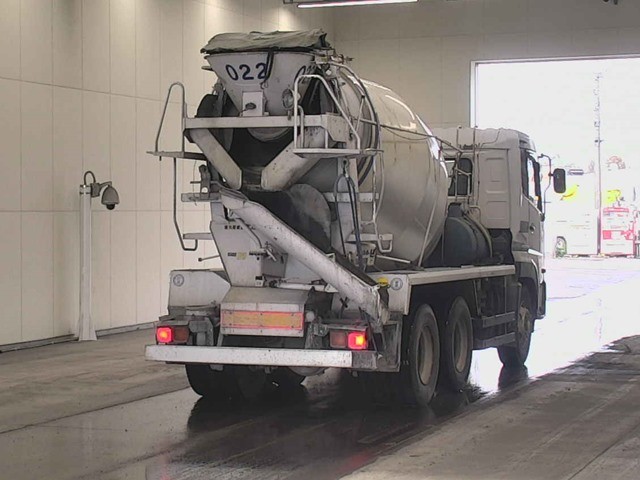 Concrete Mixer Nissan Quon  2006 - Image 2