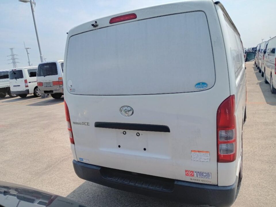 2016 TOYOTA REGIUS ACE VAN KDH201V - Image 6