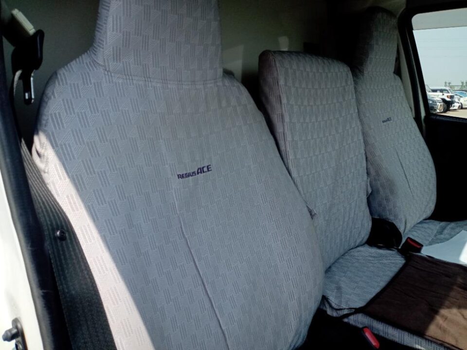 2016 TOYOTA REGIUS ACE VAN KDH201V - Image 9