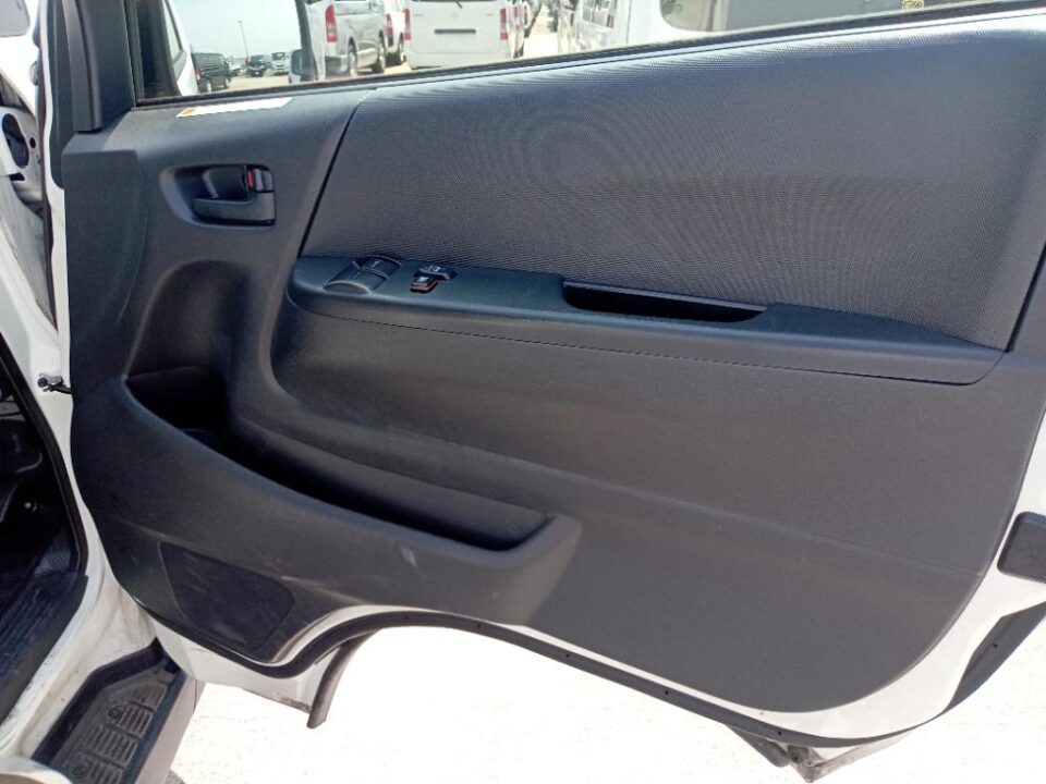 2016 TOYOTA REGIUS ACE VAN KDH201V - Image 11