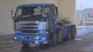 2004 Trailer Head Nissan UD KL-CW632GHT