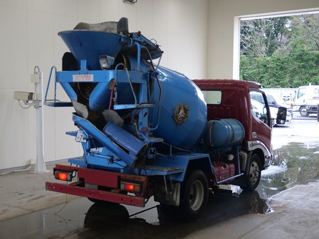 2017 Concrete Mixer Truck Hino Dutro TKG-XZU600E - Image 4