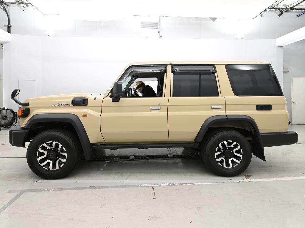 2025 SUV TOYOTA LAND CRUISER GDJ76W - Image 4