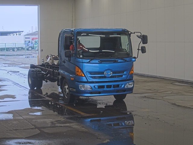 2017 Chassis Truck Hino Ranger TKG-FD9JLAA - Image 2