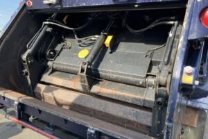 2003 Garbage Truck UD Nissan Condor KK-MK26A