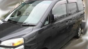 2002 TOYOTA VOXY TAAZR60G V