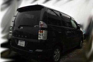2002 TOYOTA VOXY TAAZR60G V - Image 1