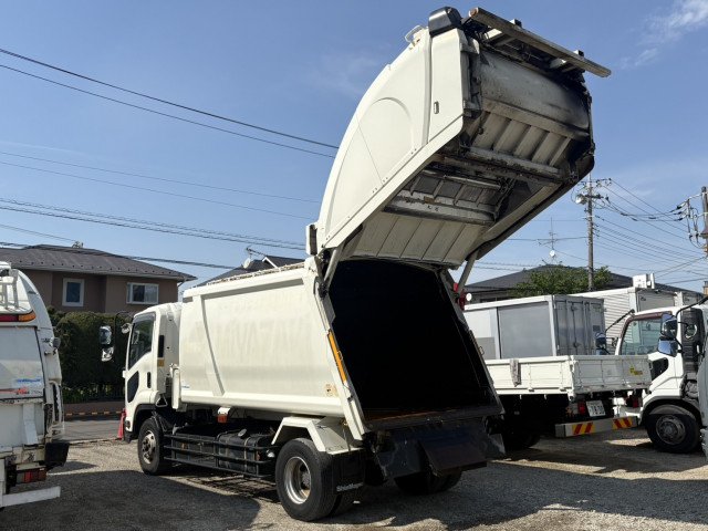 2010 Garbage Truck Isuzu Forward PKG-FSR34S2 - Image 11