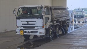 2005 Tank Truck Nissan UD KL-CV27A