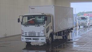 2013 Van Wing Isuzu Forward TKG-FRR90S2