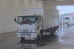 2013 Van Wing Isuzu Forward TKG-FRR90S2