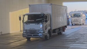 2017 Van Wing Isuzu Forward TKG-FRR90S2