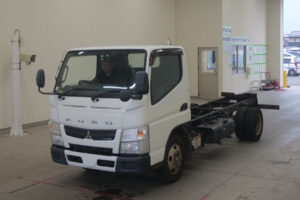 2015 Chassis Truck Mitsubishi Fuso Canter TKG-FGA50 - Image 1