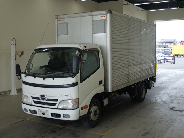 2011 Van Wing Hino Dutro BKG-XZU344M