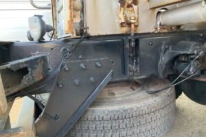 2005 Tank Truck Nissan UD KL-CV27A